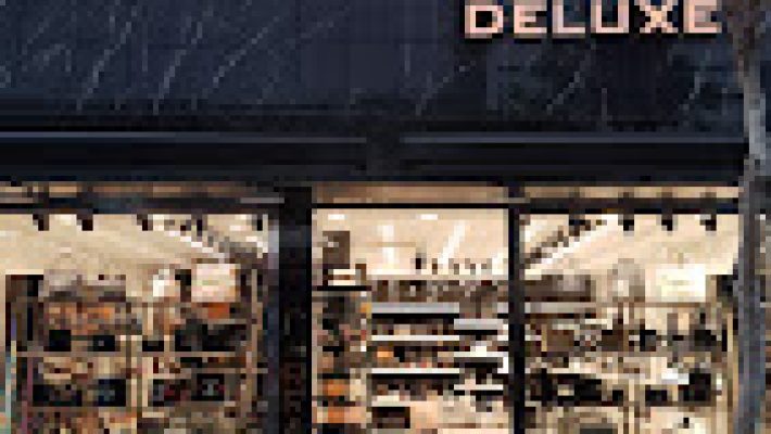 Carra Deluxe mağazası, Alanya’da lüks ve şık ayakkabı ile çanta koleksiyonları sunuyor.