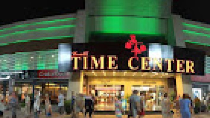 Time Center Alanya alışveriş ve yaşam merkezi dış görünümü, mağazalar ve ziyaretçiler