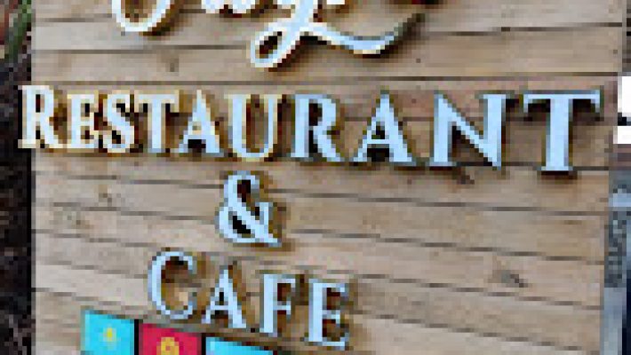 Tuğra Restaurant & Cafe’de şık masa düzeni ve lezzetli sunumlar.