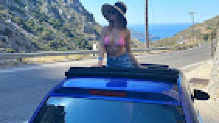 “Take Cars Alanya araç kiralama ofisi ve geniş araç filosu.”