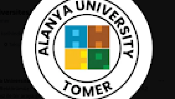 Alanya Üniversitesi TÖMER’de öğrenciler Türkçe dil kursunda pratik yaparken görülüyor.