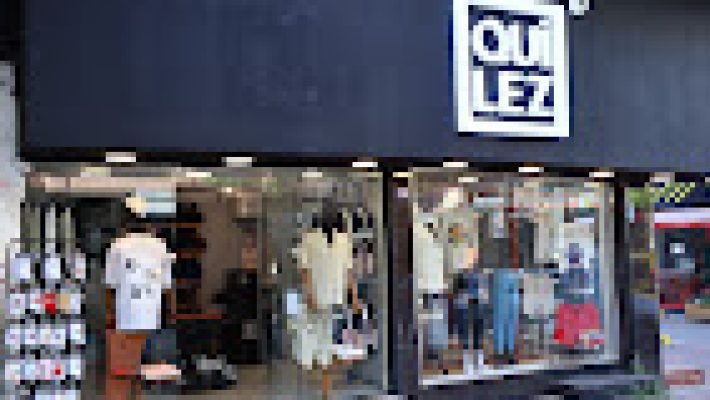 Quilez Giyim Mağazası Alanya – Kadın, erkek ve çocuk giyimi ile şık ve modern kıyafetler sunan mağaza.