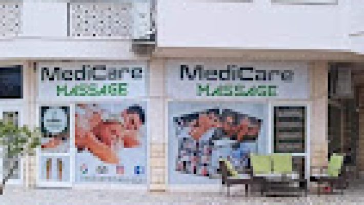 MediCare Massage’ta profesyonel terapötik masaj uygulaması yapılan huzurlu bir ortam.
