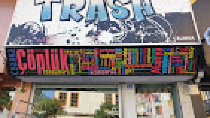 Trash Shop Alanya – Moda, aksesuar ve özgün tasarımlarıyla dikkat çeken trend butik mağaza.