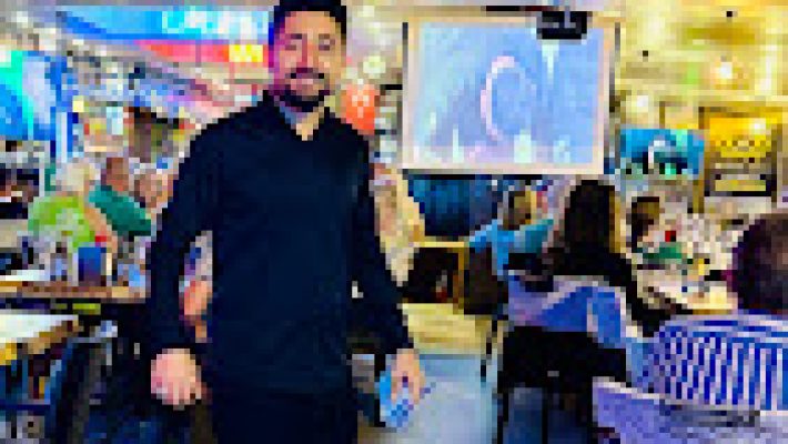 Mahmutlar’da sıcak atmosferi ve zengin menüsüyle öne çıkan F•R•I•E•N•D•S Restaurant’ın iç mekan görünümü ve lezzet sunumları