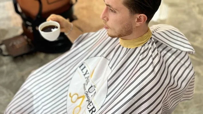Erkek Kuaförü İlyas Ünver – Alanya’da modern saç kesimi ve sakal tasarımı hizmeti sunan profesyonel hairdesigner salonu.