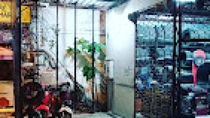 Yağız Oto Lastik servis alanında araç lastiği değişimi ve balans ayarı yapılırken çekilmiş görüntü