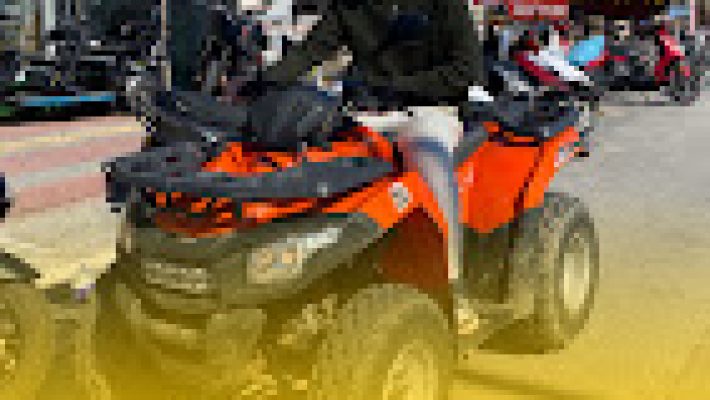 “Funny Rent a Car Alanya ofisi ve scooter ile araç kiralama hizmetleri.”