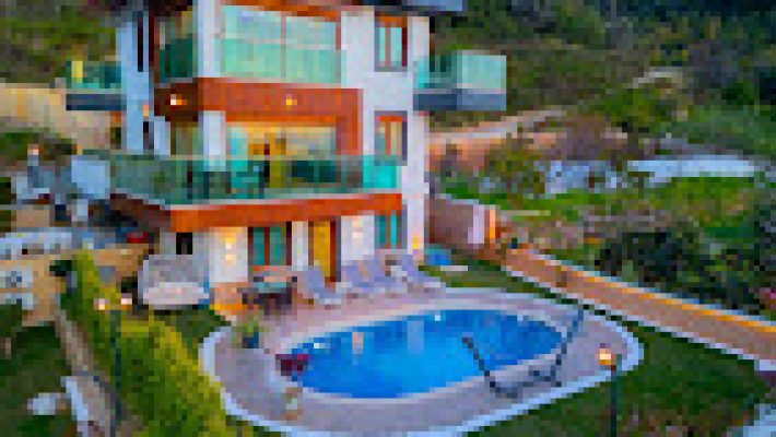 Alanya Luxury Villas, özel mimarisi ve göz kamaştıran manzarasıyla seçkin bir tatil deneyimi sunuyor.