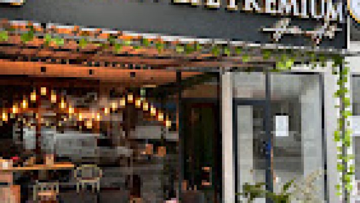 Aydın Efe Premium Hair Art – Alanya’da premium saç kesimi, renklendirme ve bakım hizmetleri sunan kuaför salonu.