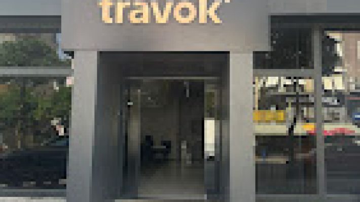 Travok | دفتر اداری تراوک – مدرن و حرفهای برای خدمات املاک و مشاوره سرمایهگذاری در آلانیا.