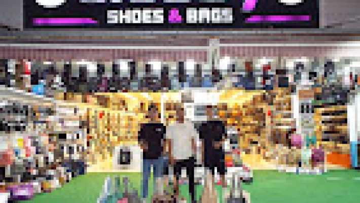 CLASSY Shoes & Bags OBA – Alanya Oba’da şık ayakkabı ve çanta koleksiyonlarıyla hizmet veren mağaza.