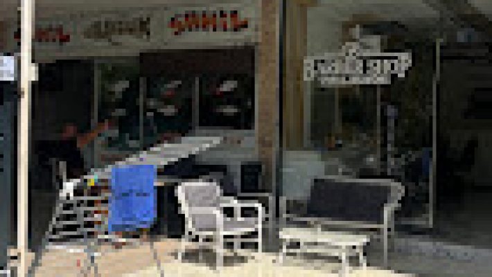 Uysal Kuaför 2 – Alanya’da erkek ve kadınlara özel saç kesimi, boyama ve bakım hizmetleri sunan modern kuaför salonu.