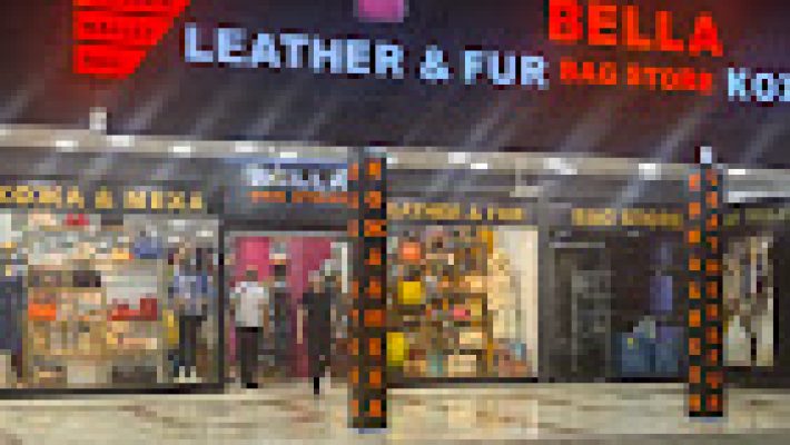 Bella Leather – Alanya’da deri çanta, cüzdan ve aksesuarların sergilendiği şık mağaza.