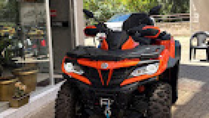 EUROPE RENT A CAR AVSALLAR TOUR ofisinde kiralık araçlar, tur danışmanlığı ve havaalanı transfer hizmetleri alanı