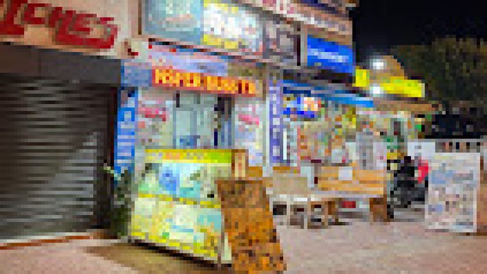 “TÖRE Tours Travel Agency ofisi; tur organizasyonu ve seyahat hizmetleri sunan profesyonel seyahat acentesi.”