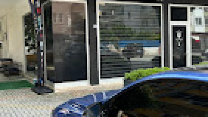 SV_Barber – Alanya’da erkek saç kesimi, sakal bakımı ve modern berber hizmetleri sunan profesyonel salon.