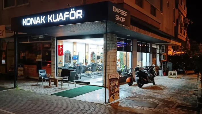 Konak Kuaför – Alanya’da kadın ve erkek saç kesimi, renklendirme ve bakım hizmetleri sunan modern kuaför salonu.