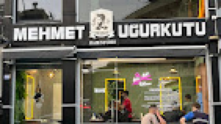 MEHMET UGURKUTU HAIR STUDIO – Alanya’da profesyonel saç tasarımı, renklendirme ve bakım hizmetleri sunan modern kuaför salonu.