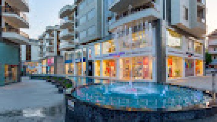 Uygun Center mağazasında market ürünleri, gıda ve günlük ihtiyaç malzemeleri düzenli şekilde sergileniyor.