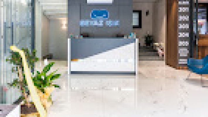 “Beyaz Işık Diş Polikliniği Alanya modern muayene odası ve ileri teknoloji diş ekipmanlarıyla donatılmış klinik.”