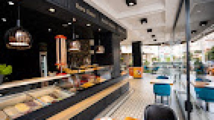 İncecik hamuru, bol fıstığı ve mis gibi tereyağı kokusuyla Baklavacı Alanya, tatlının en iddialı hâliyle karşınızda!