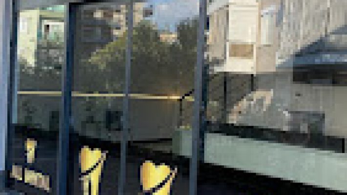 “ALL Dental Diş Polikliniği Oba Şubesi modern diş üniti, hijyenik tedavi alanı ve gelişmiş diş hekimliği ekipmanları.”