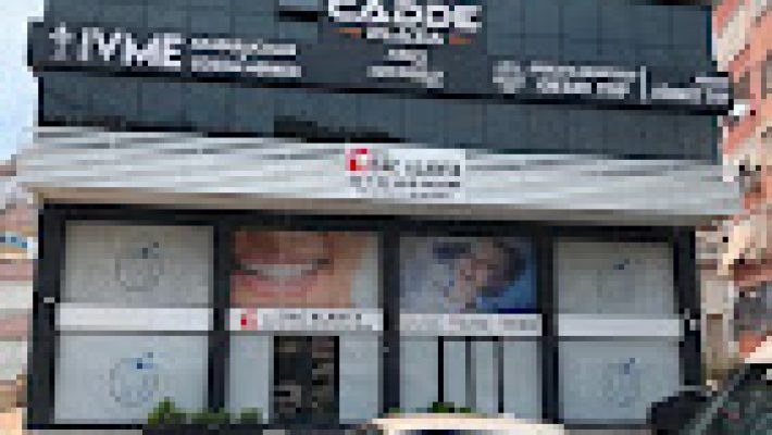 “DAC Alanya Ağız ve Diş Sağlığı Polikliniği modern muayene odası ve diş tedavi ekipmanları ile hizmet veriyor.”