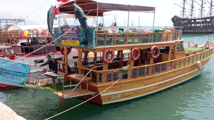 Alanya'da sessiz, huzurlu ve özel saatlik tekne turu. Alanya Delfin Tekne Turu ile doğanın tadını çıkarın, Best of Alanya farkıyla rezervasyon yapın.