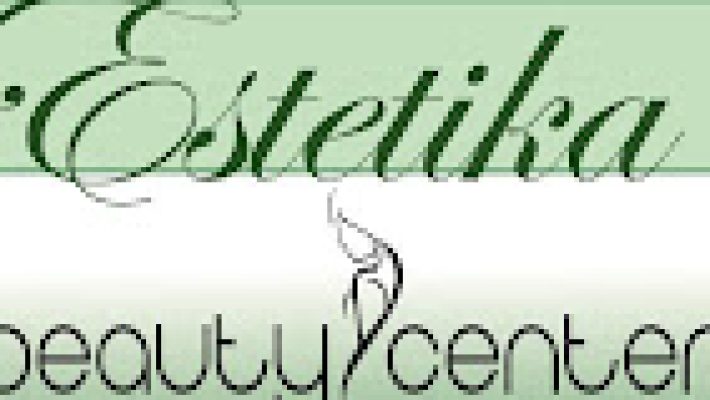 Estetika Güzellik Merkezi’nde profesyonel cilt bakımı ve güzellik hizmeti alan bir müşteri.