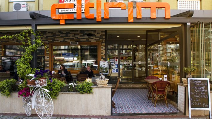 Çıtırım Oba Pastanesi – Alanya’da Tatlının ve Tazeliğin Buluşma Noktası