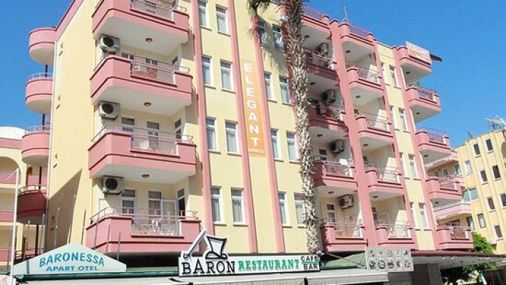 Alanya şehir merkezine yakın konumdaki Damlataş Elegant Apart Hotel’in dış cephesi ve havuz alanı.