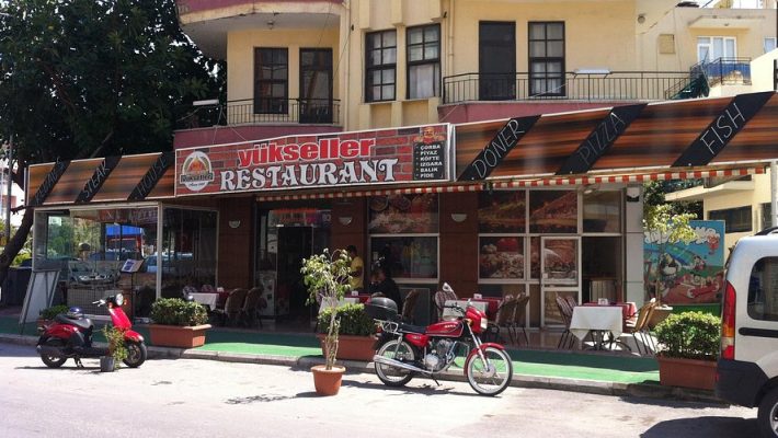 Yöresel Pide Lahmacun Alanya taş fırın başında pişirilen kıymalı pide ve lahmacunlar