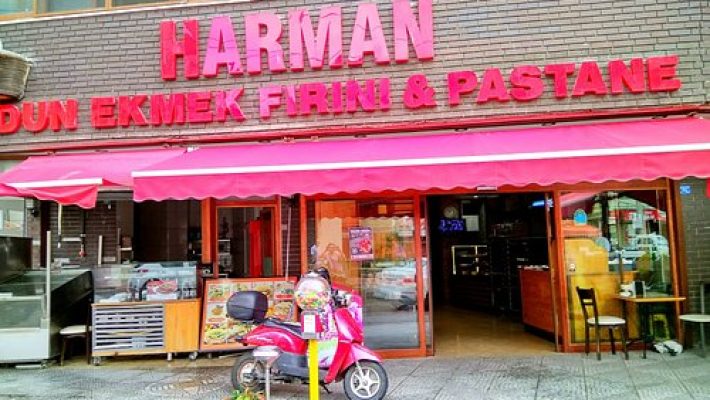 Alanya’da günlük taze üretim yapan Harman Ekmek Fırını ve Unlu Mamulleri'nin dış görünümü