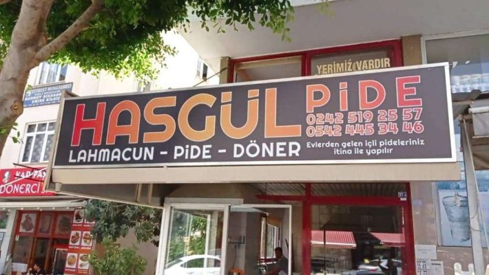 Hasgül Pide Lahmacun Alanya'nın dış cephesi ve taş fırından yeni çıkan lahmacunlar