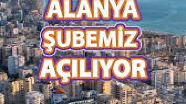 LAGASH Etsiz Çiğköfte Alanya şubesi önünde sunum yapılan geleneksel çiğköfte tabağı adıyamanlı Kemal usta sunumu