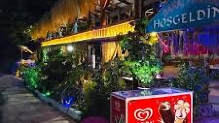 AKDENİZ CAMPİNG Alanya’da çam ormanları içinde denize sıfır konumda kurulmuş çadır ve karavan alanı.