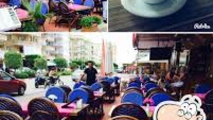 Akşam ışıkları altında Star Life Restaurant Cafe Bar Alanya’nın deniz manzaralı açık hava oturma alanı ve şık dekorasyonu