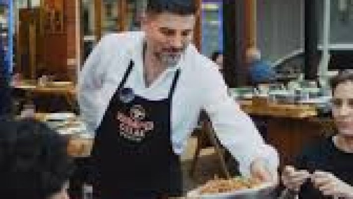 Alanya’daki Kebapçı Celal Oba Şubesi ön cephesi ve restoran tabelası