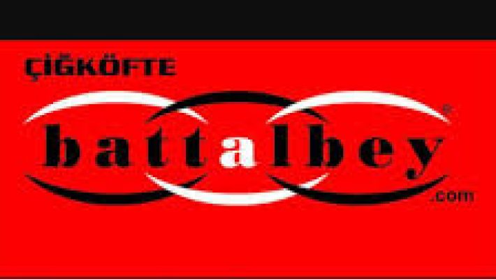 Battalbey Çiğköfte Alanya şubesinde özel baharatlı etsiz çiğköfte, lavaş ve taze yeşilliklerle servis ediliyor