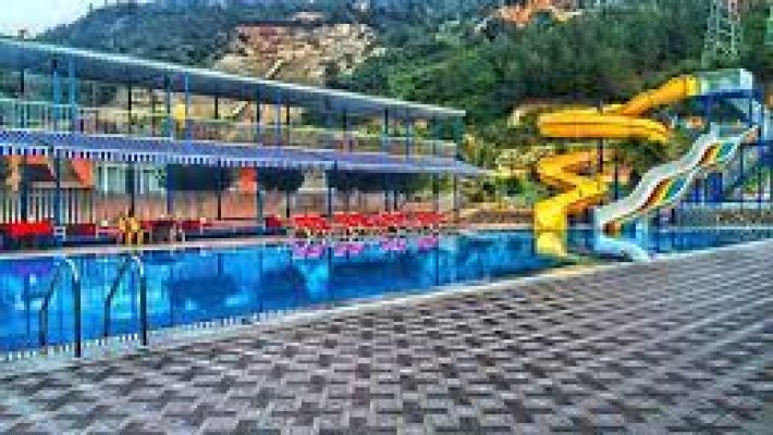 Dimçayı Panorama Piknik Restaurant Alanya’da su üstü kamelyalarda göl manzaralı doğal piknik alanı ve geleneksel kahvaltı sunumu.