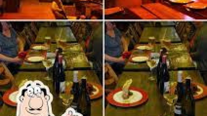 Şırahmene Wine House’un Mahmutlar Barbaros Caddesi üzerindeki açık/küçük iç mekânı; raflarda sergilenen şarap şişeleri ve önlerinde bir-iki masada keyifle sohbet eden müşteriler yer alıyor. Alanya