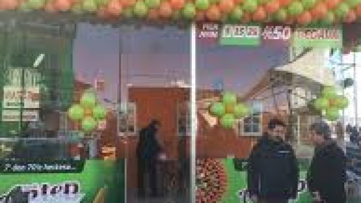 Tarihi Antep Çiğköfte’de bol yeşillikli, limon dilimli ve özel soslu çiğköfte servisi Alanya