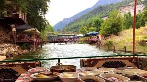 Alanya Dim Çayı’nda piknik yapan ve macera aktivitelerinin keyfini çıkaran tatilciler