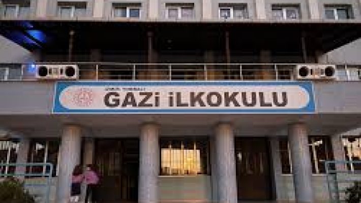 Konaklı Gazi İlköğretim Okulu, öğrencilere güçlü akademik temel ve sosyal gelişim imkânları sunan modern eğitim kurumu.