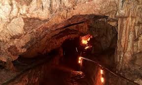 Dim Mağarası, doğal oluşumları ve ışık oyunlarıyla fotoğraf tutkunları için eşsiz kareler sunuyor.