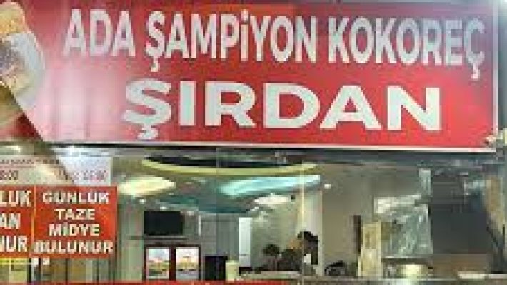 Ada Kokoreç Şırdan & Uykuluk Alanya’da odun ateşinde pişmiş kokoreç, şırdan ve uykuluk tabağı