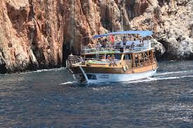 Alanya tekne turu ve 2026 yılında farklı bütçelere uygun fiyatlarla unutulmaz bir deniz deneyimi sunuyor.