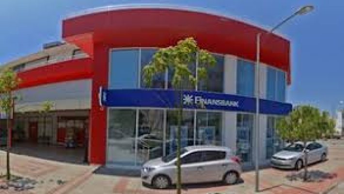 Nokta Pastanesi Alanya’da taze yaş pasta ve tatlı çeşitleri vitrin görüntüsü