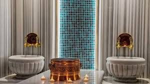 Alanya hamam turları kapsamında geleneksel Türk hamamında keyifli ve rahatlatıcı bir deneyim yaşayan tatilciler